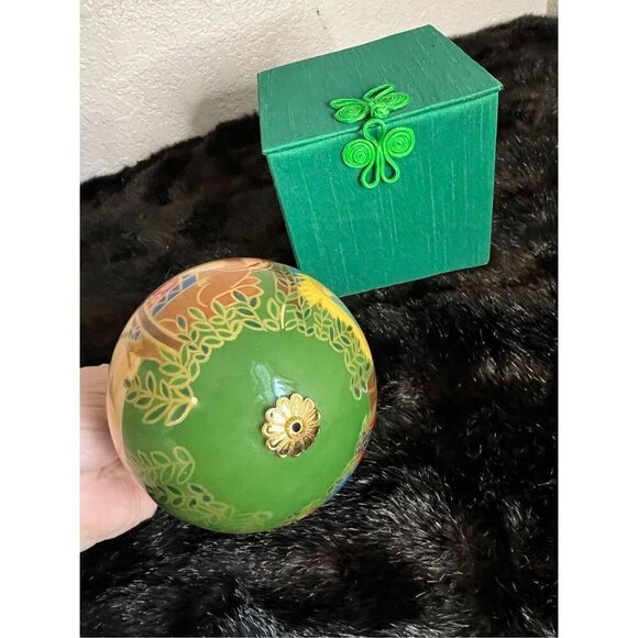 Li Bien Christmas Ornament 3 Wiseman Nativity Handpainted Box - Picture 4 of 7